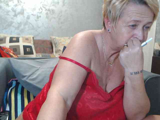 LovePinkLilli webcam
