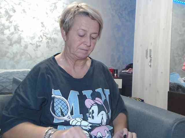 LovePinkLilli webcam