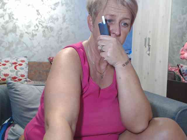 LovePinkLilli webcam