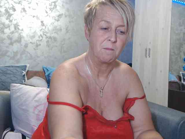 LovePinkLilli webcam