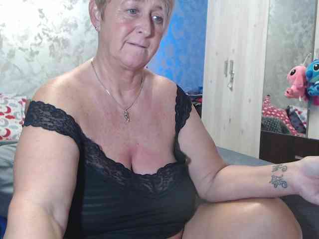 LovePinkLilli webcam