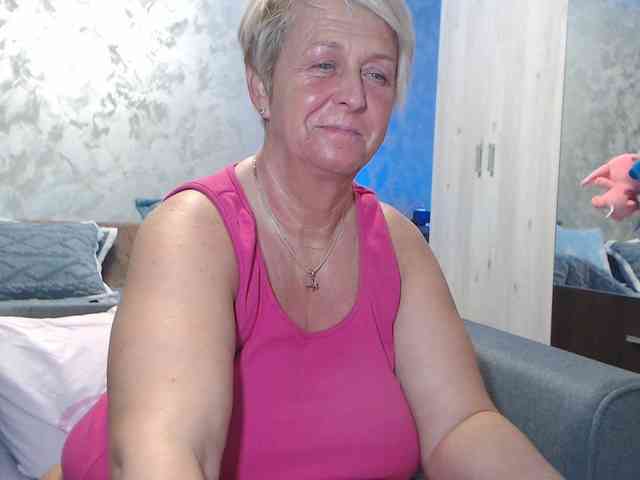 LovePinkLilli webcam