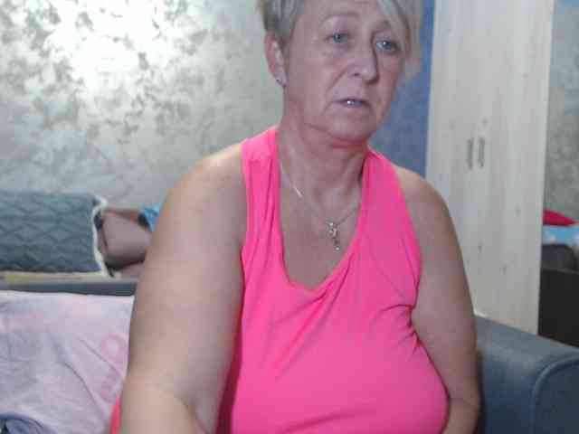 LovePinkLilli webcam