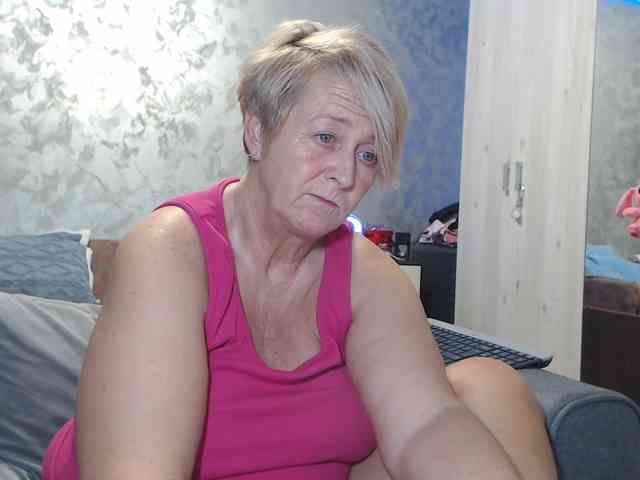 LovePinkLilli webcam