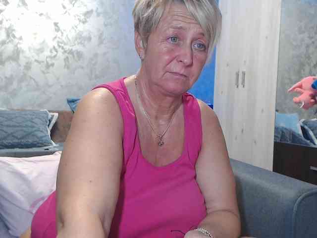 LovePinkLilli webcam