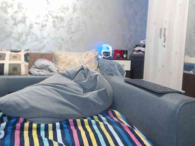 LovePinkLilli webcam