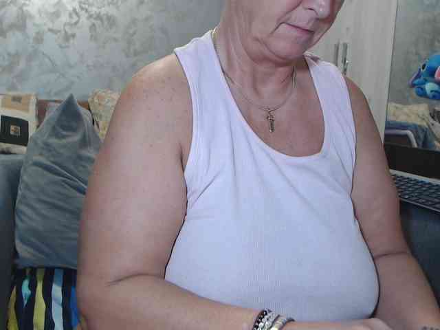 LovePinkLilli webcam