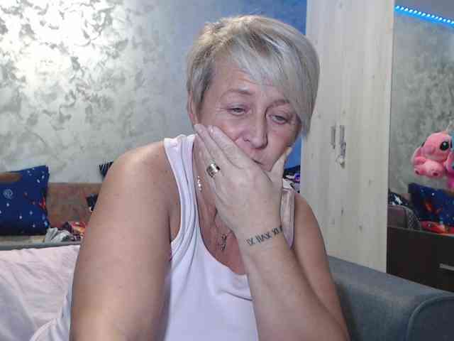 LovePinkLilli webcam