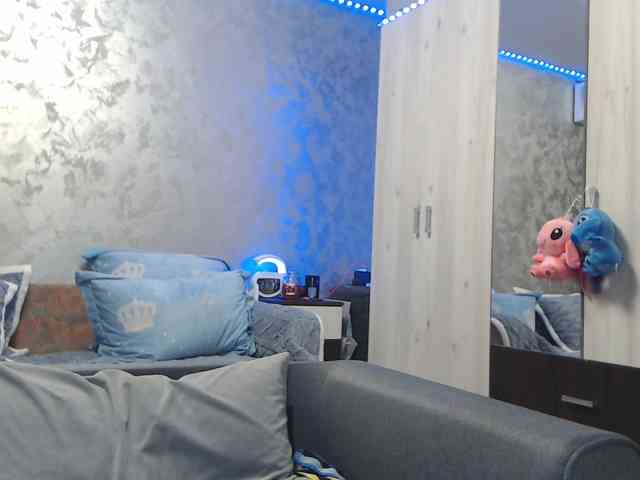 LovePinkLilli webcam