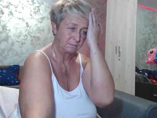 LovePinkLilli webcam