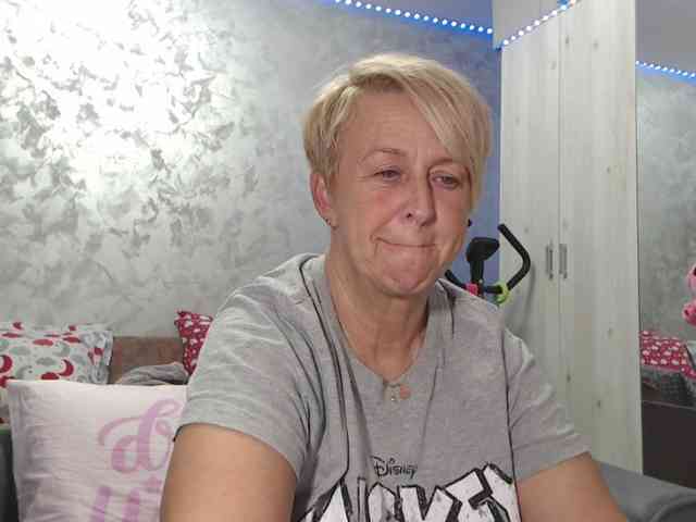 LovePinkLilli webcam