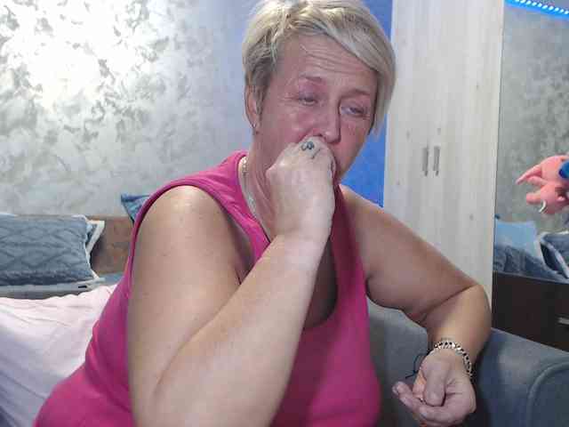 LovePinkLilli webcam