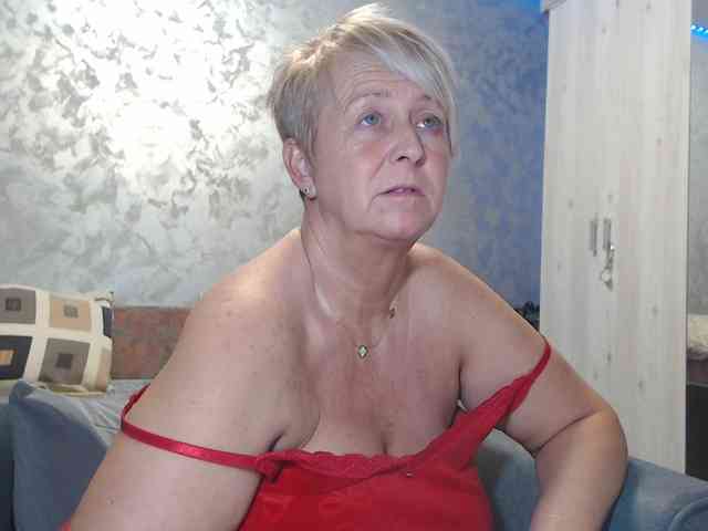 LovePinkLilli webcam