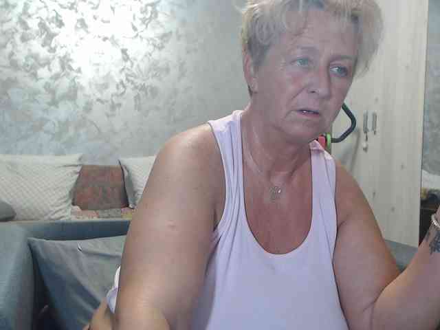 LovePinkLilli webcam