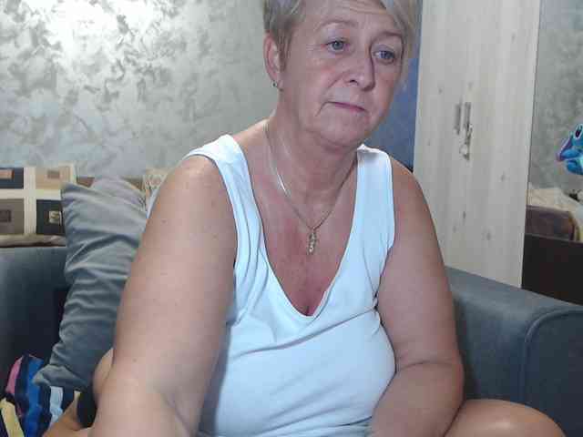 LovePinkLilli webcam