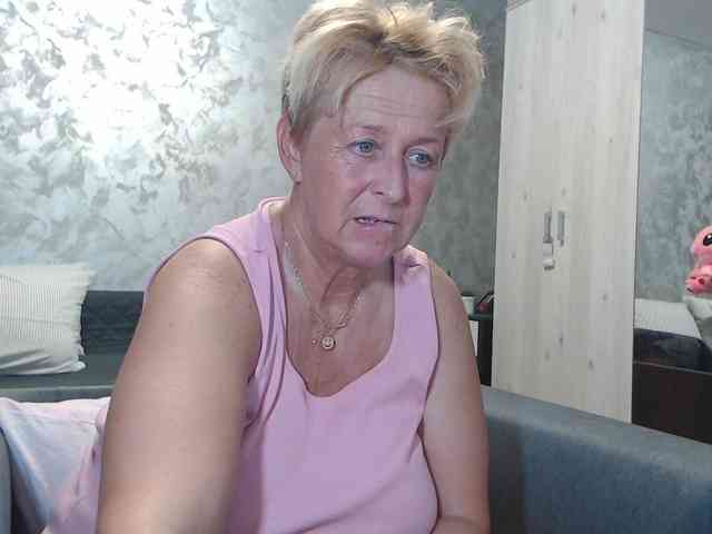 LovePinkLilli webcam