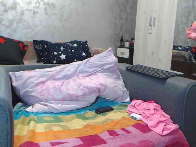LovePinkLilli webcam