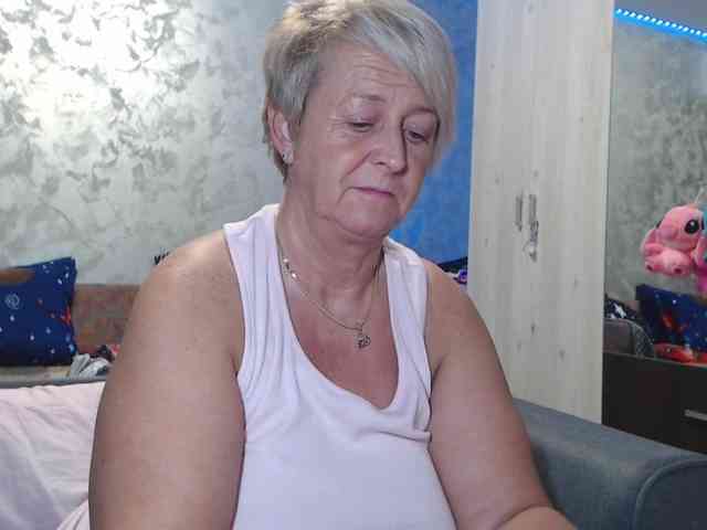 LovePinkLilli webcam