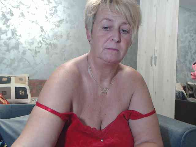 LovePinkLilli webcam