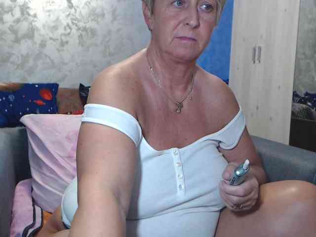 LovePinkLilli webcam