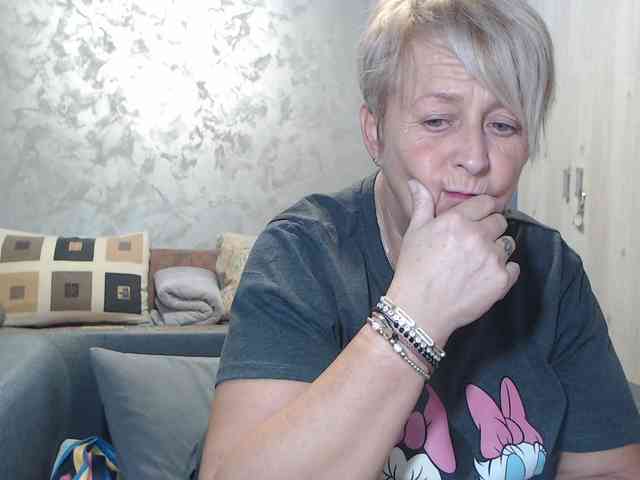 LovePinkLilli webcam