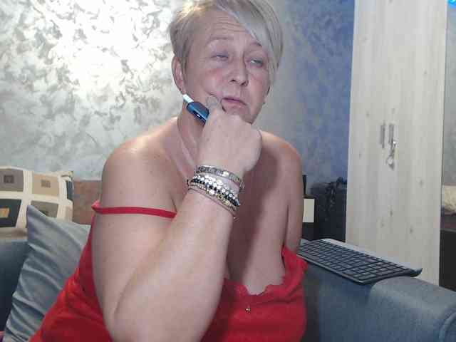 LovePinkLilli webcam