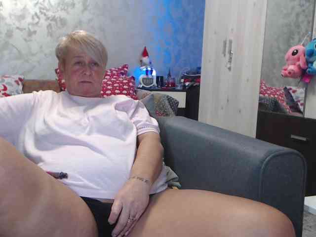 LovePinkLilli webcam