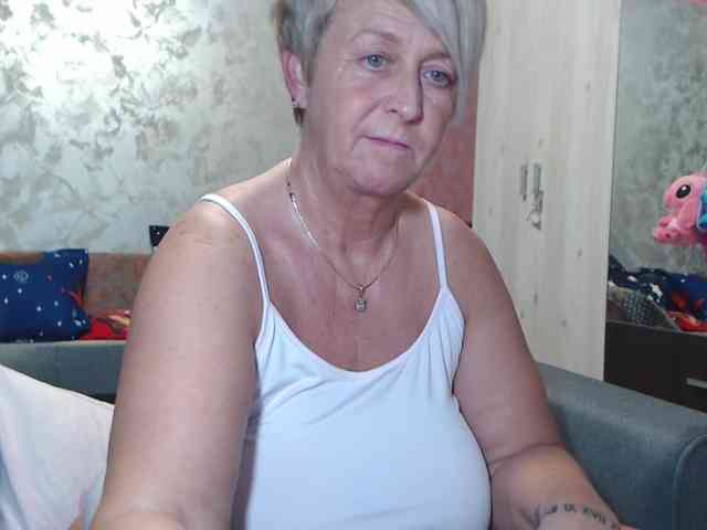 LovePinkLilli webcam