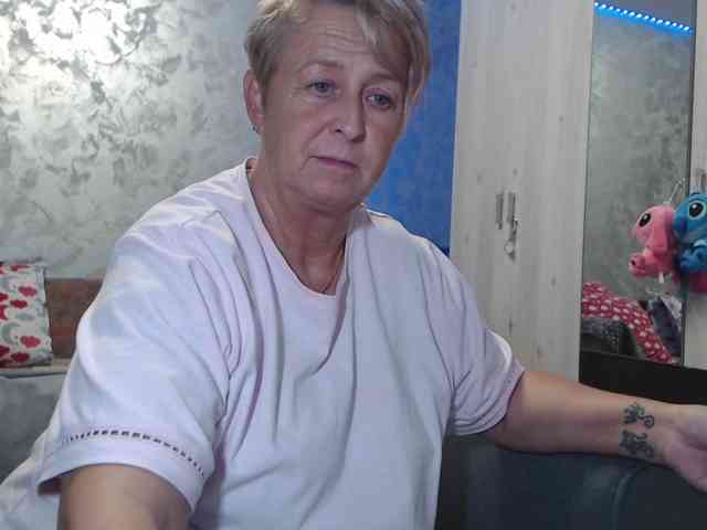 LovePinkLilli webcam