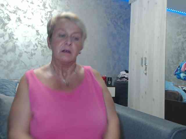 LovePinkLilli webcam