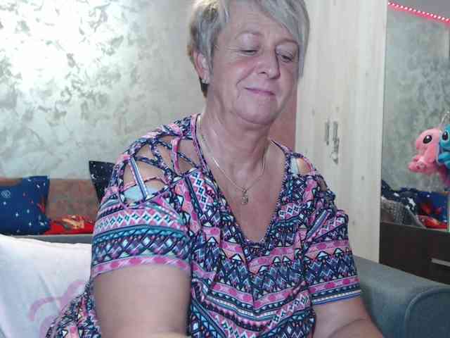 LovePinkLilli webcam