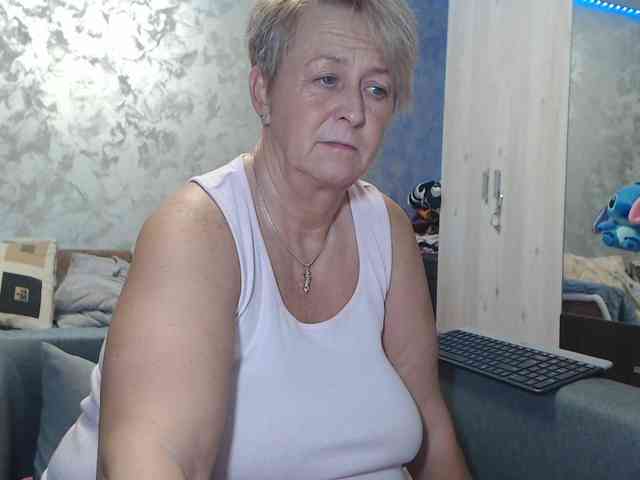 LovePinkLilli webcam