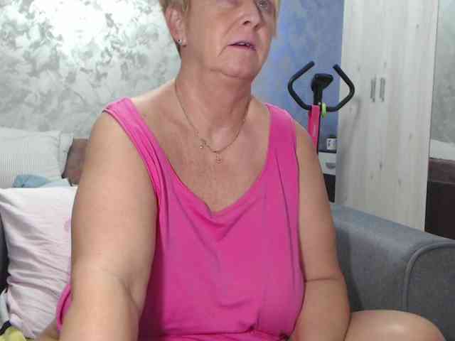 LovePinkLilli webcam