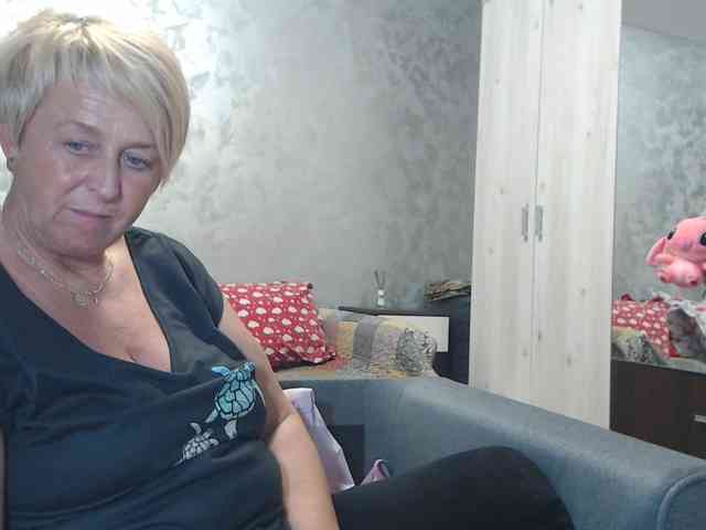 LovePinkLilli webcam