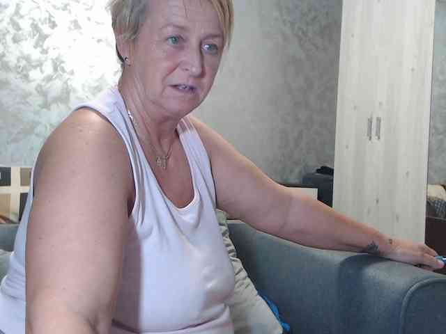 LovePinkLilli webcam