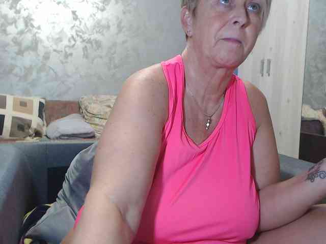 LovePinkLilli webcam