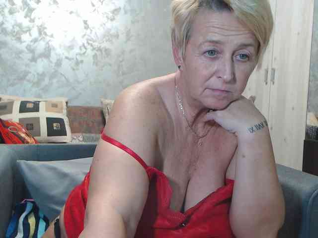 LovePinkLilli webcam