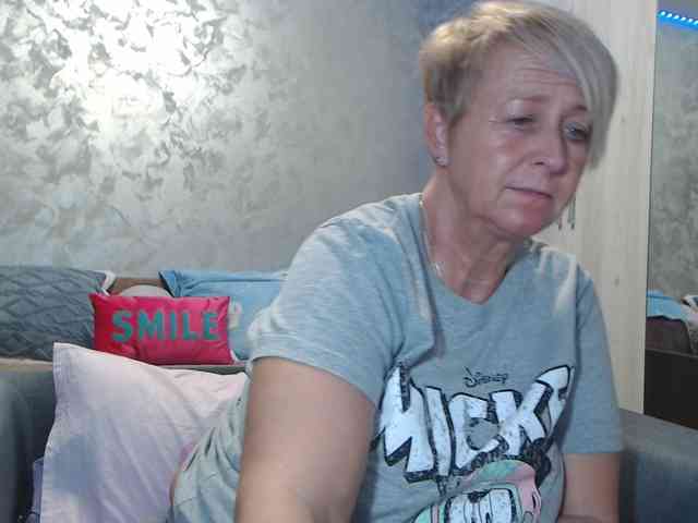 LovePinkLilli webcam