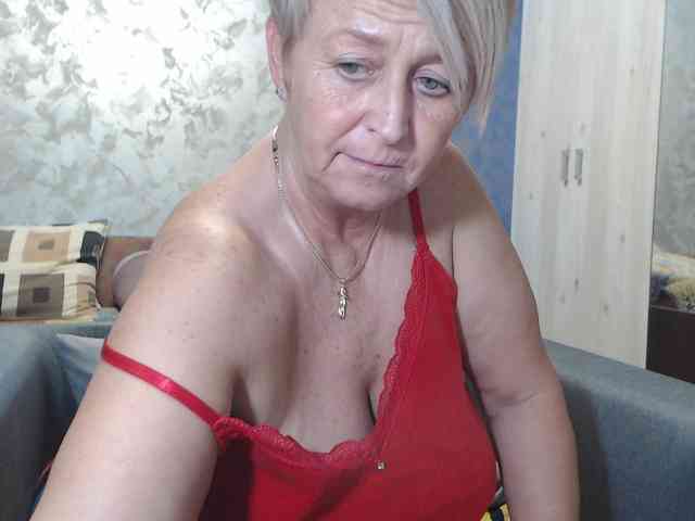 LovePinkLilli webcam