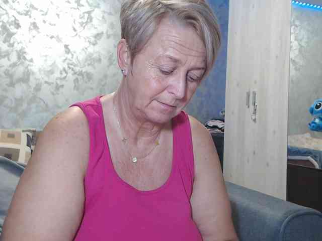 LovePinkLilli webcam