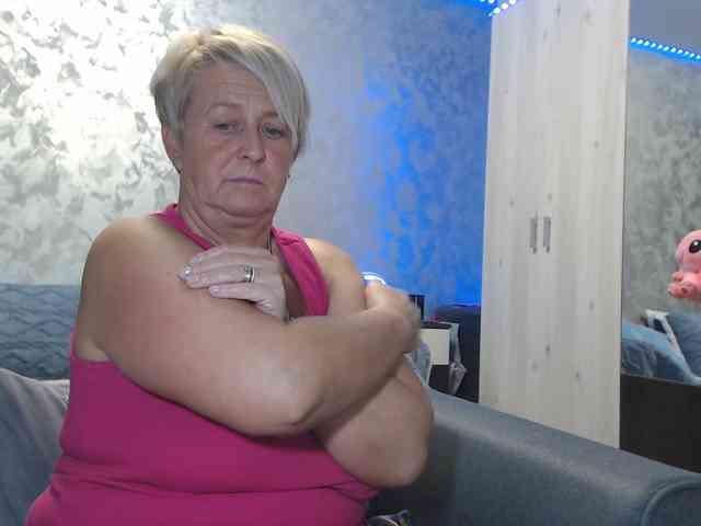 LovePinkLilli webcam