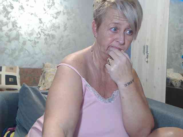 LovePinkLilli webcam