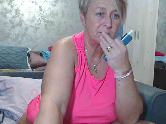 LovePinkLilli webcam