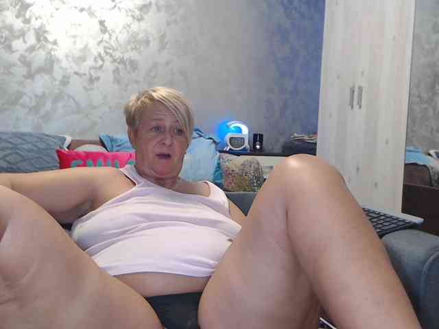 LovePinkLilli webcam