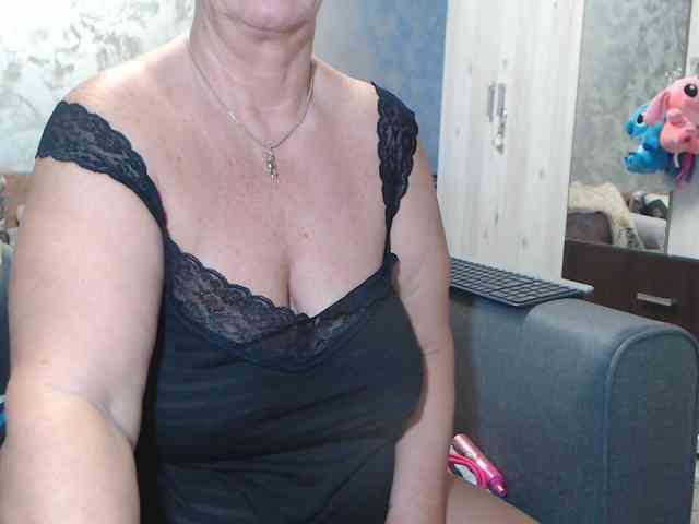 LovePinkLilli webcam