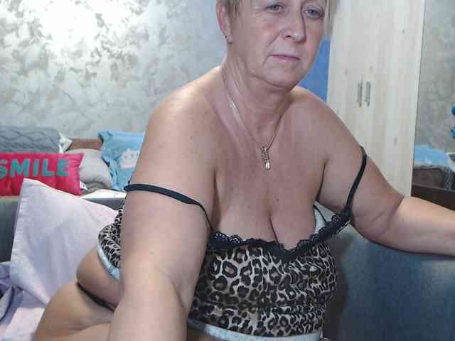 LovePinkLilli webcam