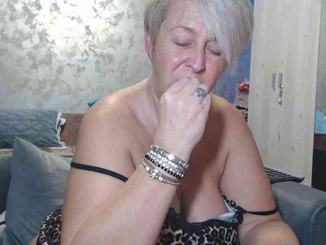 LovePinkLilli webcam