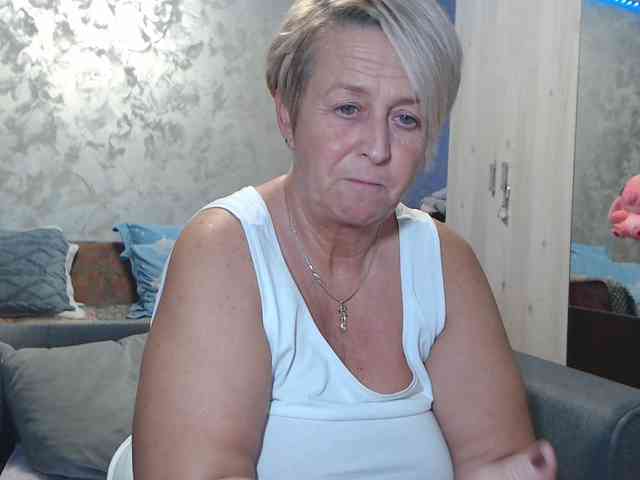 LovePinkLilli webcam