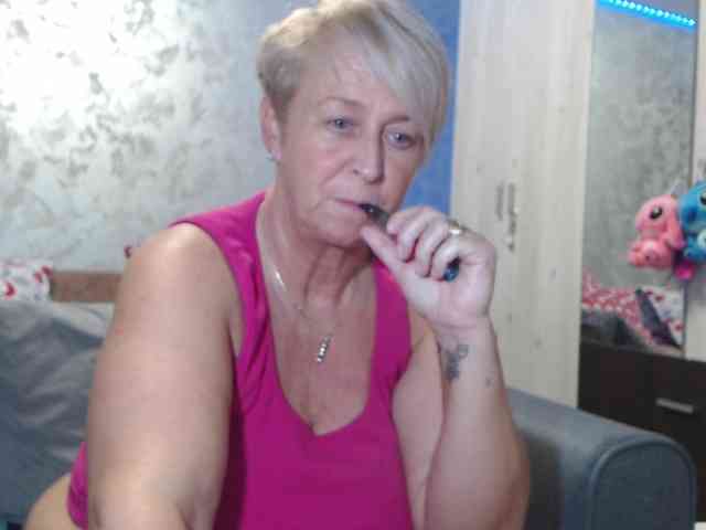 LovePinkLilli webcam