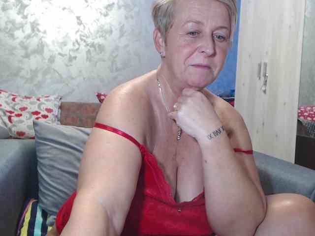 LovePinkLilli webcam